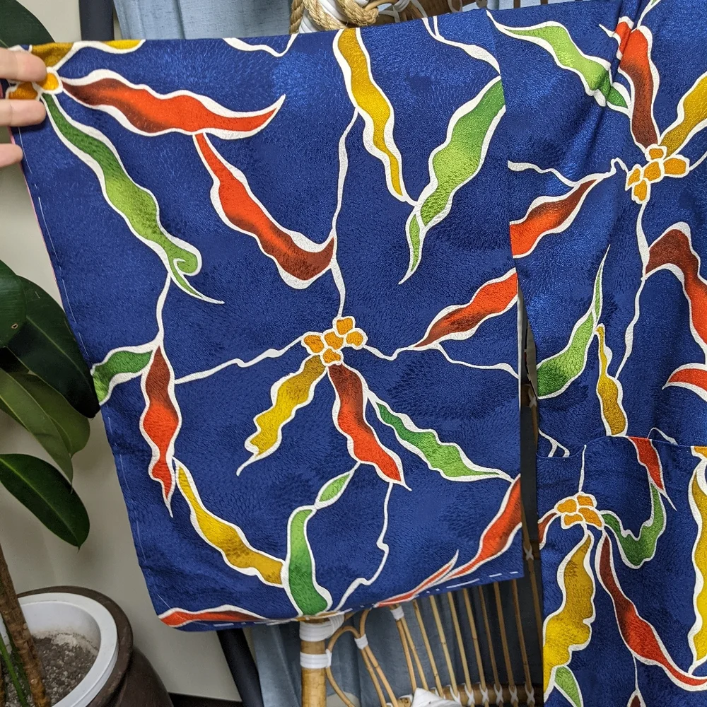 Silky Vintage Japanese Kimono - Picture 3 of 4